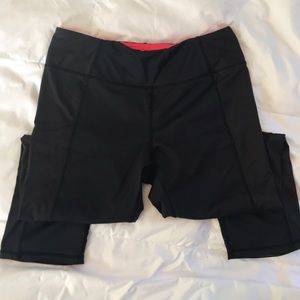 Kyodan black capri leggings w mesh panel